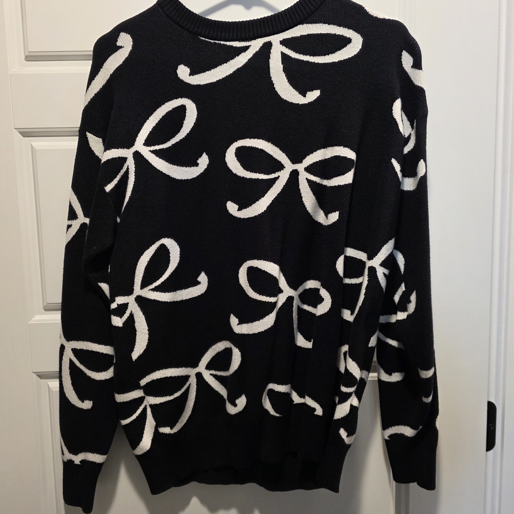 Chic Black Sweater with White Bow Pattern